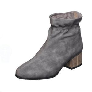 New Antelope Gigi Gray Leather Ankle Boots